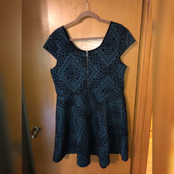 VELVET ! Dark teal dress w black velvet pattern - Picture 3 of 4